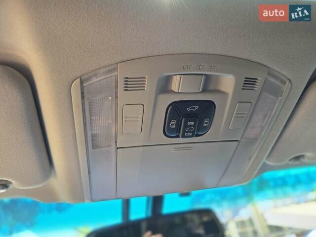 Белый Тойота Веллфаир, объемом двигателя 2.4 л и пробегом 84 тыс. км за 18500 $, фото 21 на Automoto.ua