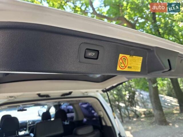 Белый Тойота Веллфаир, объемом двигателя 2.4 л и пробегом 84 тыс. км за 18500 $, фото 39 на Automoto.ua