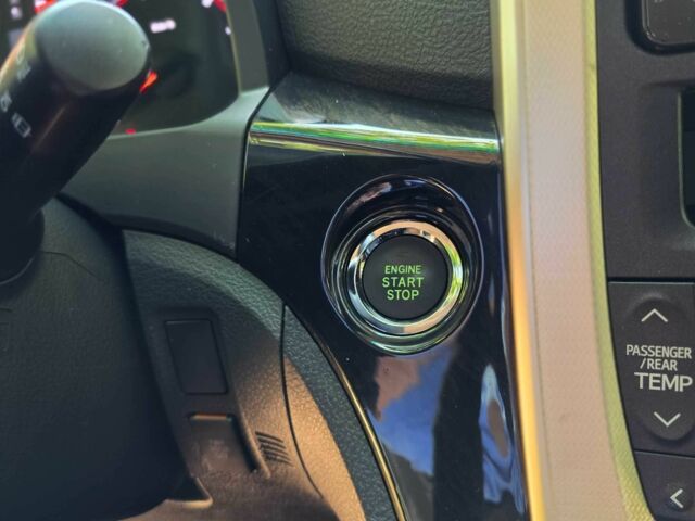 Белый Тойота Веллфаир, объемом двигателя 2.4 л и пробегом 84 тыс. км за 17900 $, фото 11 на Automoto.ua