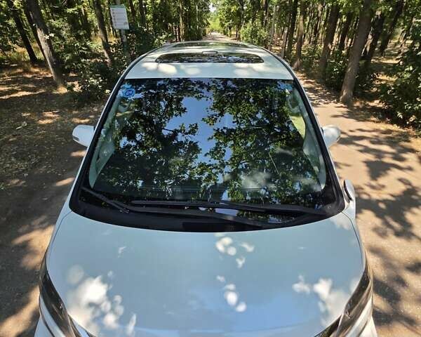 Белый Тойота Веллфаир, объемом двигателя 2.4 л и пробегом 84 тыс. км за 18500 $, фото 30 на Automoto.ua