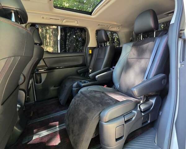 Белый Тойота Веллфаир, объемом двигателя 2.4 л и пробегом 84 тыс. км за 18500 $, фото 33 на Automoto.ua