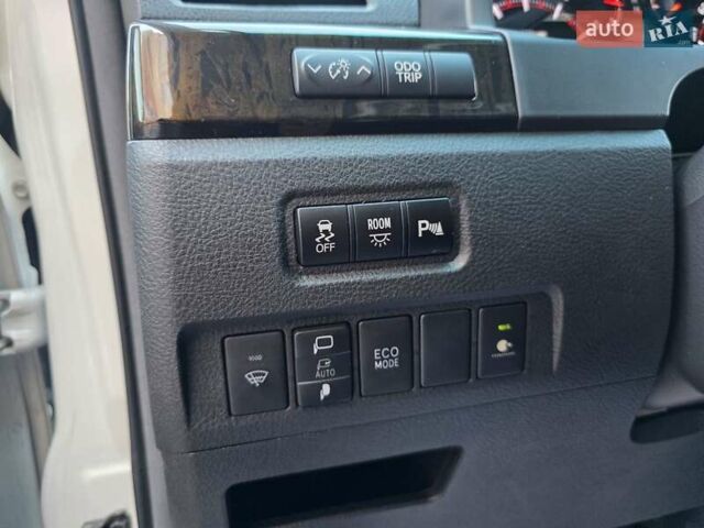 Білий Тойота Веллфаір, об'ємом двигуна 2.4 л та пробігом 97 тис. км за 18500 $, фото 20 на Automoto.ua