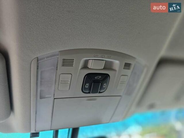 Белый Тойота Веллфаир, объемом двигателя 2.4 л и пробегом 83 тыс. км за 18500 $, фото 30 на Automoto.ua