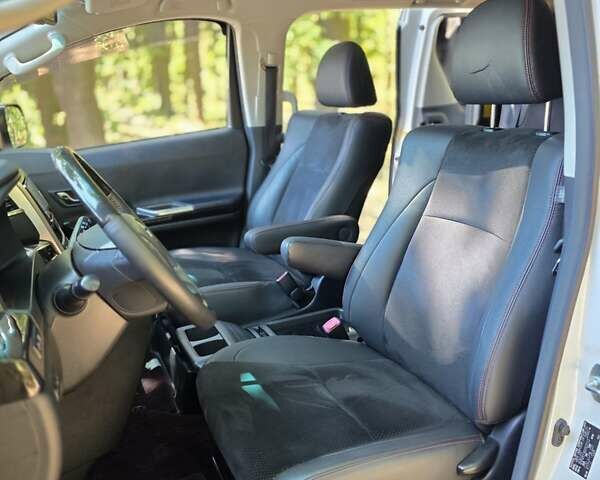 Белый Тойота Веллфаир, объемом двигателя 2.4 л и пробегом 84 тыс. км за 18500 $, фото 46 на Automoto.ua