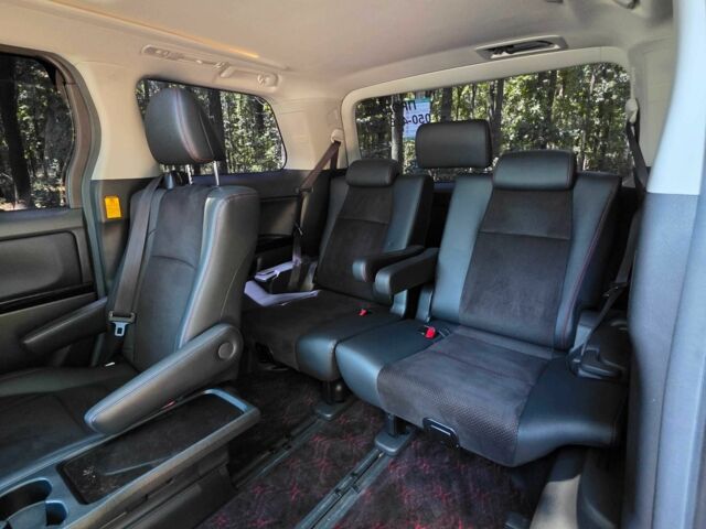 Белый Тойота Веллфаир, объемом двигателя 2.4 л и пробегом 84 тыс. км за 17900 $, фото 18 на Automoto.ua