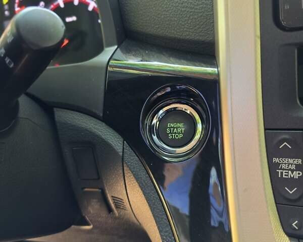 Белый Тойота Веллфаир, объемом двигателя 2.4 л и пробегом 84 тыс. км за 18500 $, фото 23 на Automoto.ua