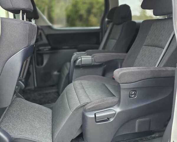 Белый Тойота Веллфаир, объемом двигателя 2.4 л и пробегом 83 тыс. км за 18500 $, фото 34 на Automoto.ua