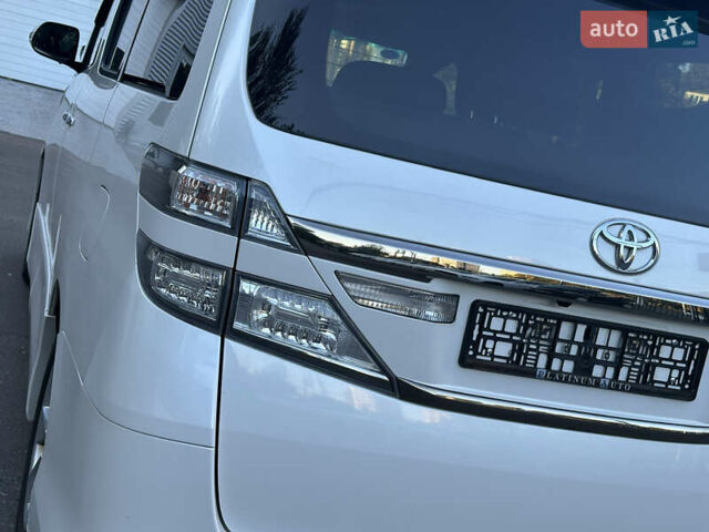 Белый Тойота Веллфаир, объемом двигателя 2.36 л и пробегом 57 тыс. км за 19200 $, фото 13 на Automoto.ua