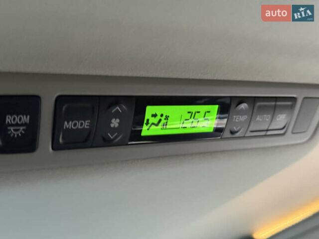Білий Тойота Веллфаір, об'ємом двигуна 2.36 л та пробігом 69 тис. км за 23500 $, фото 137 на Automoto.ua