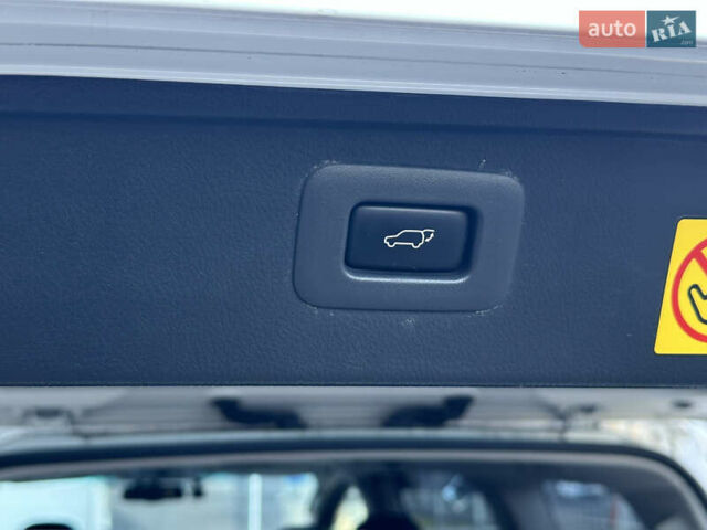 Белый Тойота Веллфаир, объемом двигателя 2.36 л и пробегом 57 тыс. км за 19200 $, фото 19 на Automoto.ua