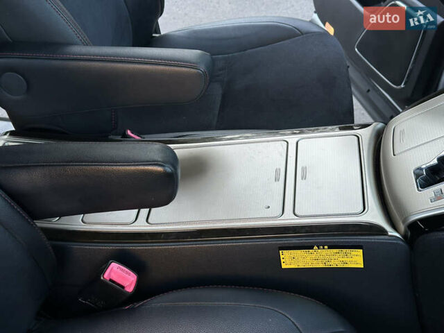 Белый Тойота Веллфаир, объемом двигателя 2.36 л и пробегом 57 тыс. км за 19200 $, фото 39 на Automoto.ua