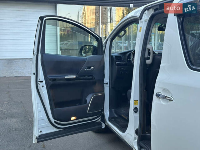 Белый Тойота Веллфаир, объемом двигателя 2.36 л и пробегом 57 тыс. км за 19200 $, фото 33 на Automoto.ua