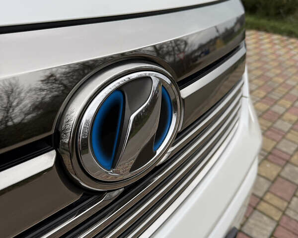 Білий Тойота Веллфаір, об'ємом двигуна 2.36 л та пробігом 69 тис. км за 23500 $, фото 31 на Automoto.ua
