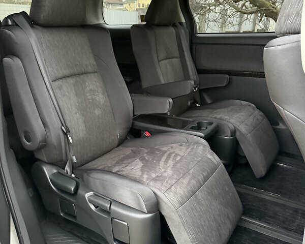 Білий Тойота Веллфаір, об'ємом двигуна 2.36 л та пробігом 69 тис. км за 23500 $, фото 123 на Automoto.ua