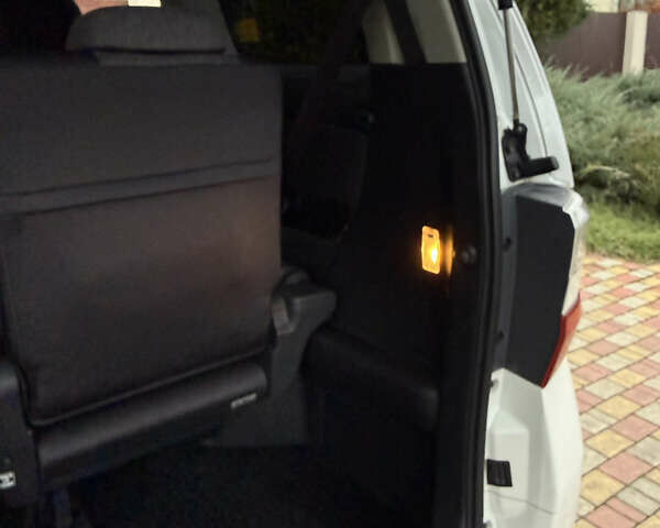 Білий Тойота Веллфаір, об'ємом двигуна 2.36 л та пробігом 69 тис. км за 23500 $, фото 128 на Automoto.ua