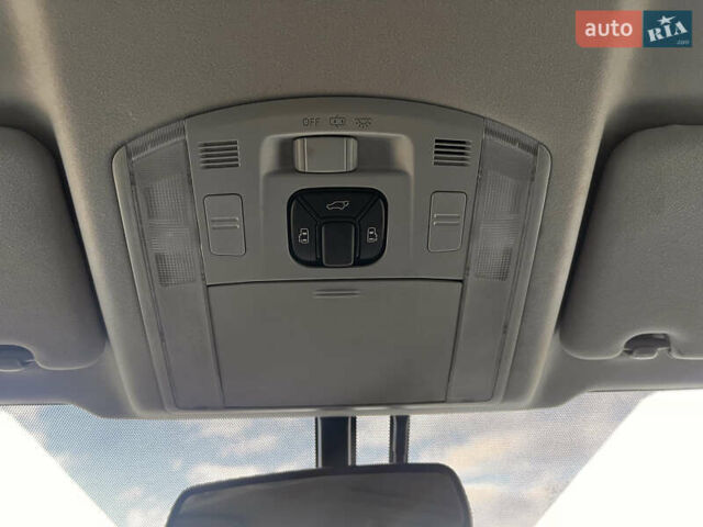 Білий Тойота Веллфаір, об'ємом двигуна 2.36 л та пробігом 82 тис. км за 18500 $, фото 28 на Automoto.ua