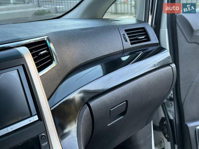 Белый Тойота Веллфаир, объемом двигателя 2.36 л и пробегом 57 тыс. км за 19200 $, фото 55 на Automoto.ua