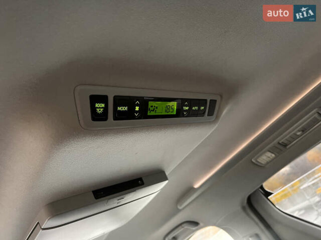 Білий Тойота Веллфаір, об'ємом двигуна 2.36 л та пробігом 82 тис. км за 18500 $, фото 8 на Automoto.ua