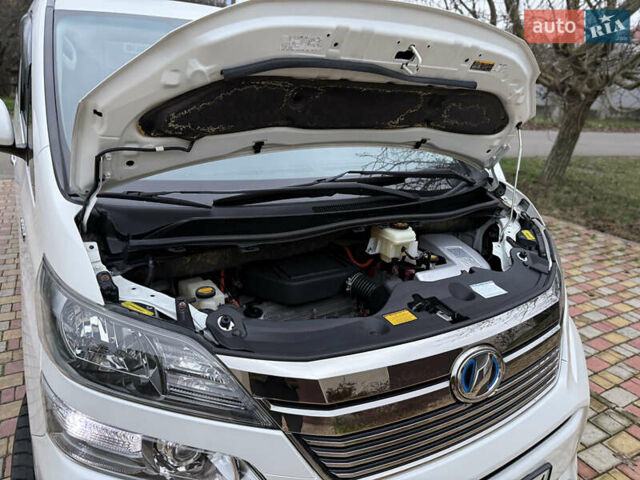 Білий Тойота Веллфаір, об'ємом двигуна 2.36 л та пробігом 69 тис. км за 23500 $, фото 142 на Automoto.ua