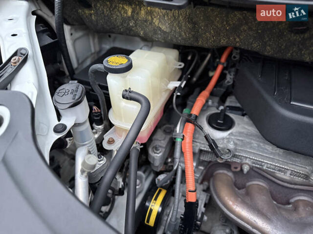 Білий Тойота Веллфаір, об'ємом двигуна 2.36 л та пробігом 69 тис. км за 23500 $, фото 144 на Automoto.ua