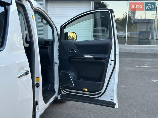 Белый Тойота Веллфаир, объемом двигателя 2.36 л и пробегом 57 тыс. км за 19200 $, фото 34 на Automoto.ua