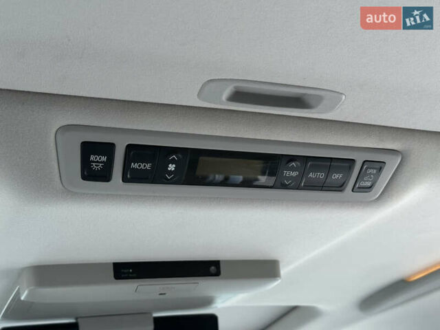 Белый Тойота Веллфаир, объемом двигателя 2.36 л и пробегом 57 тыс. км за 19200 $, фото 32 на Automoto.ua