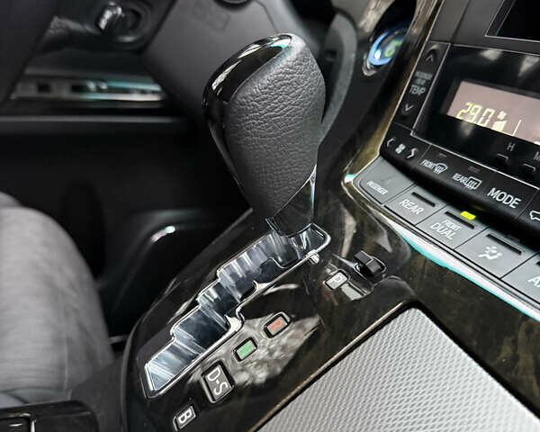 Білий Тойота Веллфаір, об'ємом двигуна 2.36 л та пробігом 69 тис. км за 23500 $, фото 101 на Automoto.ua