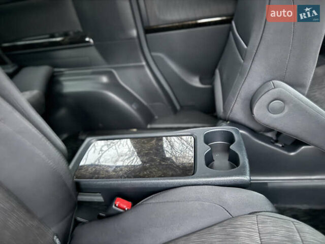 Білий Тойота Веллфаір, об'ємом двигуна 2.36 л та пробігом 69 тис. км за 23500 $, фото 113 на Automoto.ua