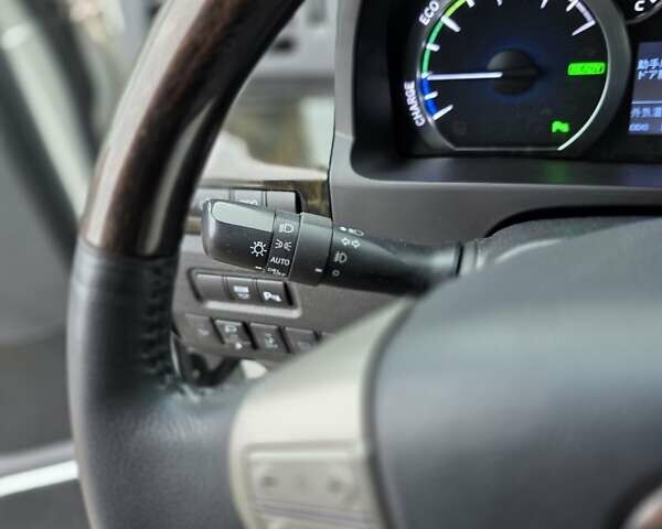 Белый Тойота Веллфаир, объемом двигателя 2.4 л и пробегом 81 тыс. км за 23000 $, фото 26 на Automoto.ua