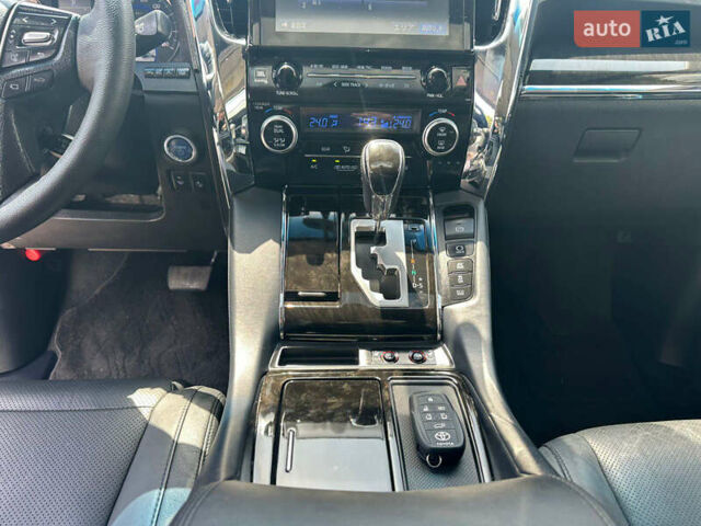 Белый Тойота Веллфаир, объемом двигателя 2.5 л и пробегом 80 тыс. км за 35990 $, фото 25 на Automoto.ua