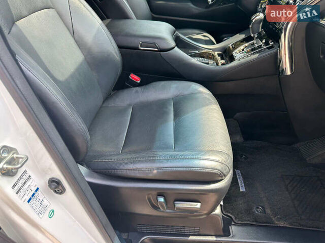 Белый Тойота Веллфаир, объемом двигателя 2.5 л и пробегом 80 тыс. км за 35990 $, фото 37 на Automoto.ua