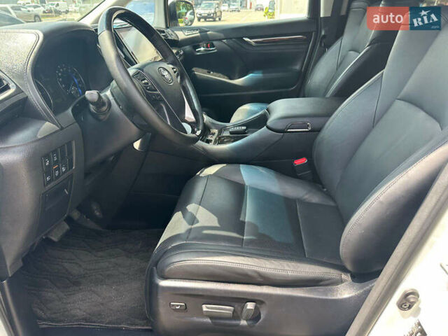 Белый Тойота Веллфаир, объемом двигателя 2.5 л и пробегом 80 тыс. км за 35990 $, фото 11 на Automoto.ua