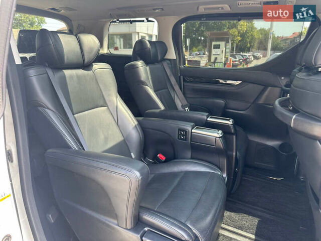 Белый Тойота Веллфаир, объемом двигателя 2.5 л и пробегом 80 тыс. км за 35990 $, фото 34 на Automoto.ua