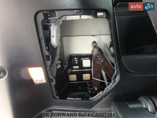 Білий Тойота Веллфаір, об'ємом двигуна 2.5 л та пробігом 126 тис. км за 33900 $, фото 29 на Automoto.ua