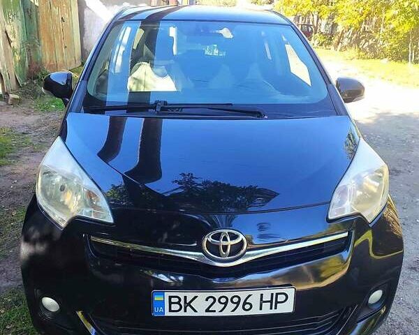 Черный Тойота Verso-S, объемом двигателя 1.3 л и пробегом 294 тыс. км за 6500 $, фото 1 на Automoto.ua