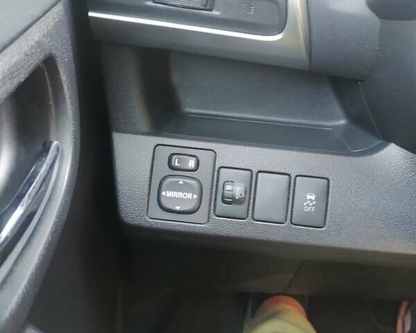 Черный Тойота Verso-S, объемом двигателя 1.3 л и пробегом 294 тыс. км за 6500 $, фото 16 на Automoto.ua