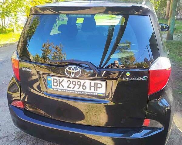 Черный Тойота Verso-S, объемом двигателя 1.3 л и пробегом 294 тыс. км за 6500 $, фото 7 на Automoto.ua