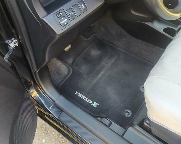 Черный Тойота Verso-S, объемом двигателя 1.3 л и пробегом 294 тыс. км за 6500 $, фото 10 на Automoto.ua