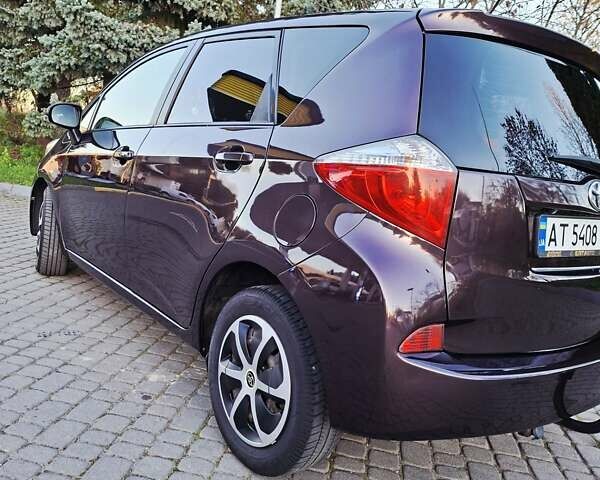 Фіолетовий Тойота Verso-S, об'ємом двигуна 1.36 л та пробігом 244 тис. км за 8999 $, фото 5 на Automoto.ua