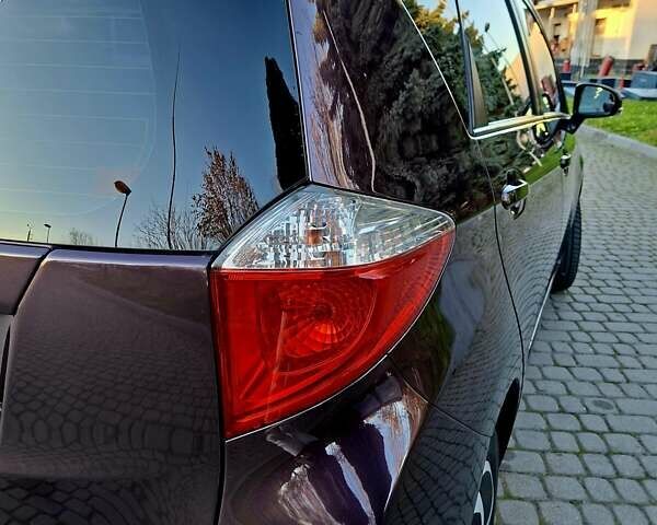 Фіолетовий Тойота Verso-S, об'ємом двигуна 1.36 л та пробігом 244 тис. км за 8999 $, фото 14 на Automoto.ua