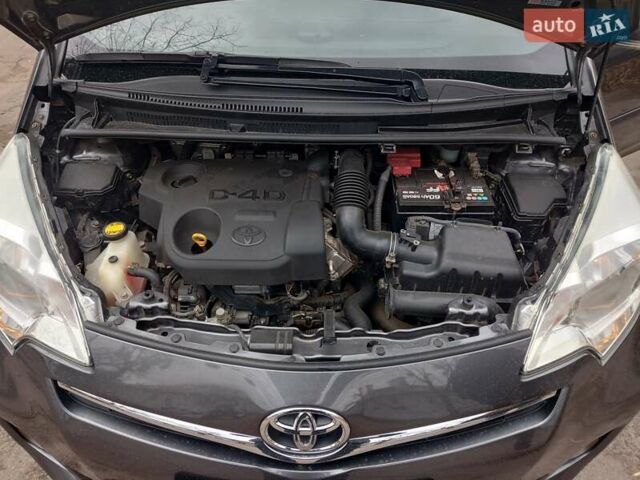 Серый Тойота Verso-S, объемом двигателя 1.36 л и пробегом 111 тыс. км за 8500 $, фото 2 на Automoto.ua