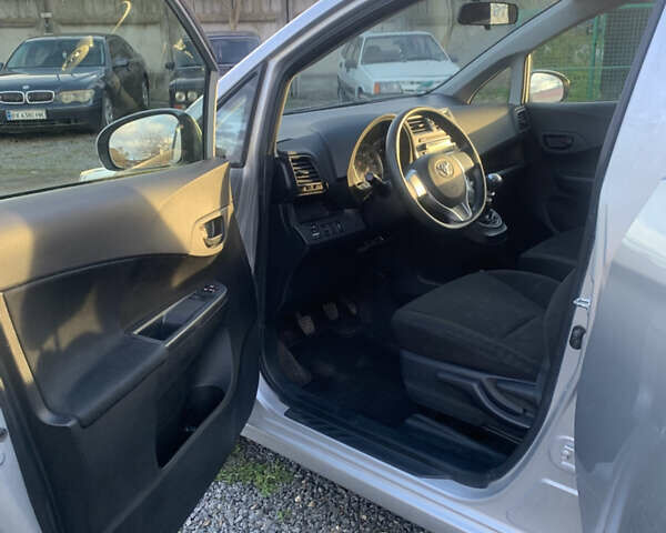 Серый Тойота Verso-S, объемом двигателя 1.33 л и пробегом 31 тыс. км за 9500 $, фото 11 на Automoto.ua