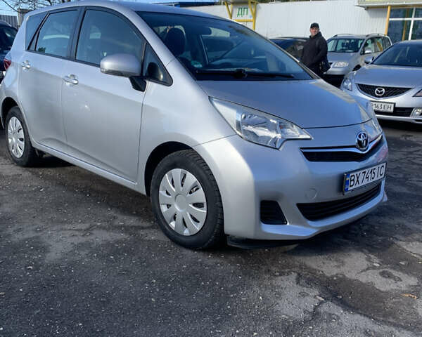 Серый Тойота Verso-S, объемом двигателя 1.33 л и пробегом 31 тыс. км за 9500 $, фото 9 на Automoto.ua