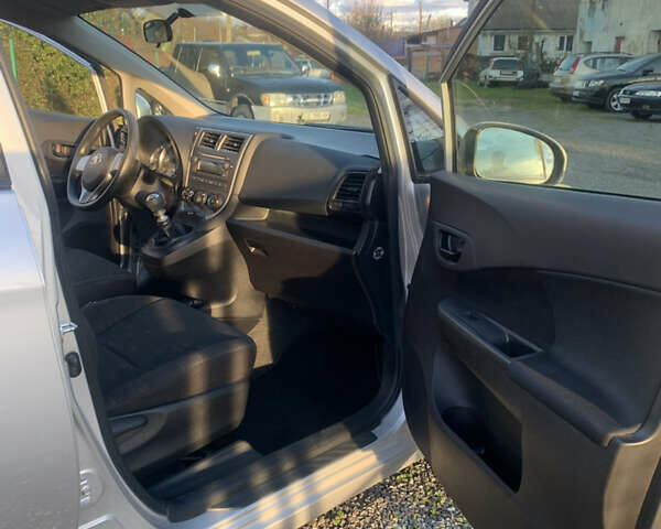 Серый Тойота Verso-S, объемом двигателя 1.33 л и пробегом 31 тыс. км за 9500 $, фото 14 на Automoto.ua