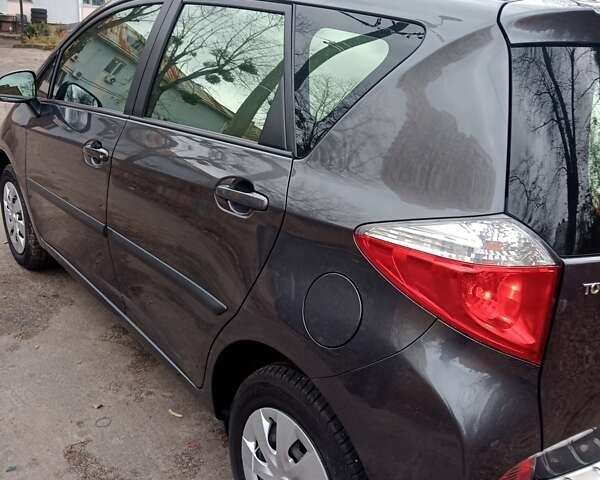 Серый Тойота Verso-S, объемом двигателя 1.36 л и пробегом 111 тыс. км за 8500 $, фото 3 на Automoto.ua