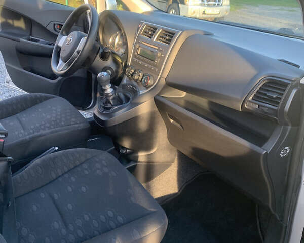 Серый Тойота Verso-S, объемом двигателя 1.33 л и пробегом 31 тыс. км за 9500 $, фото 13 на Automoto.ua