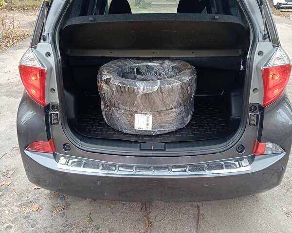 Серый Тойота Verso-S, объемом двигателя 1.36 л и пробегом 111 тыс. км за 8500 $, фото 5 на Automoto.ua