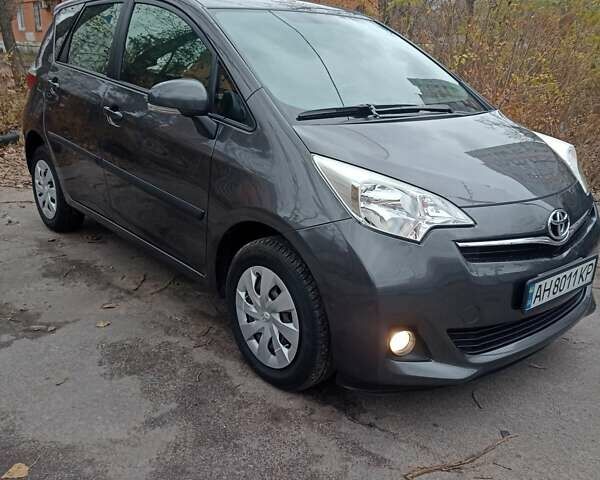 Серый Тойота Verso-S, объемом двигателя 1.36 л и пробегом 111 тыс. км за 8500 $, фото 6 на Automoto.ua