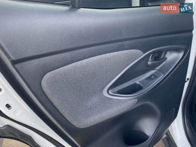 Белый Тойота Yaris Cross, объемом двигателя 1.5 л и пробегом 51 тыс. км за 23250 $, фото 31 на Automoto.ua