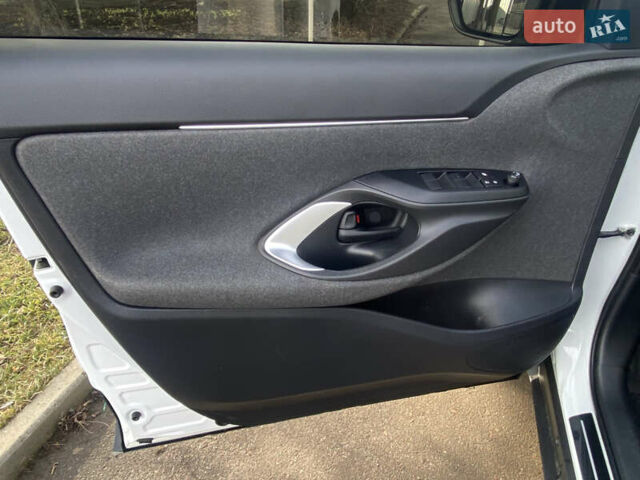 Белый Тойота Yaris Cross, объемом двигателя 1.5 л и пробегом 51 тыс. км за 23250 $, фото 20 на Automoto.ua